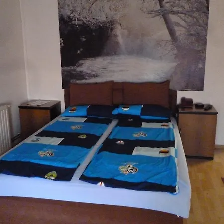 Banana Hotel 3*